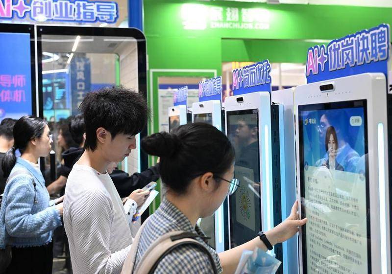 Multimédia) Les autorités chinoises mettent en place des mesures pour stimuler l'emploi des jeunes diplômés