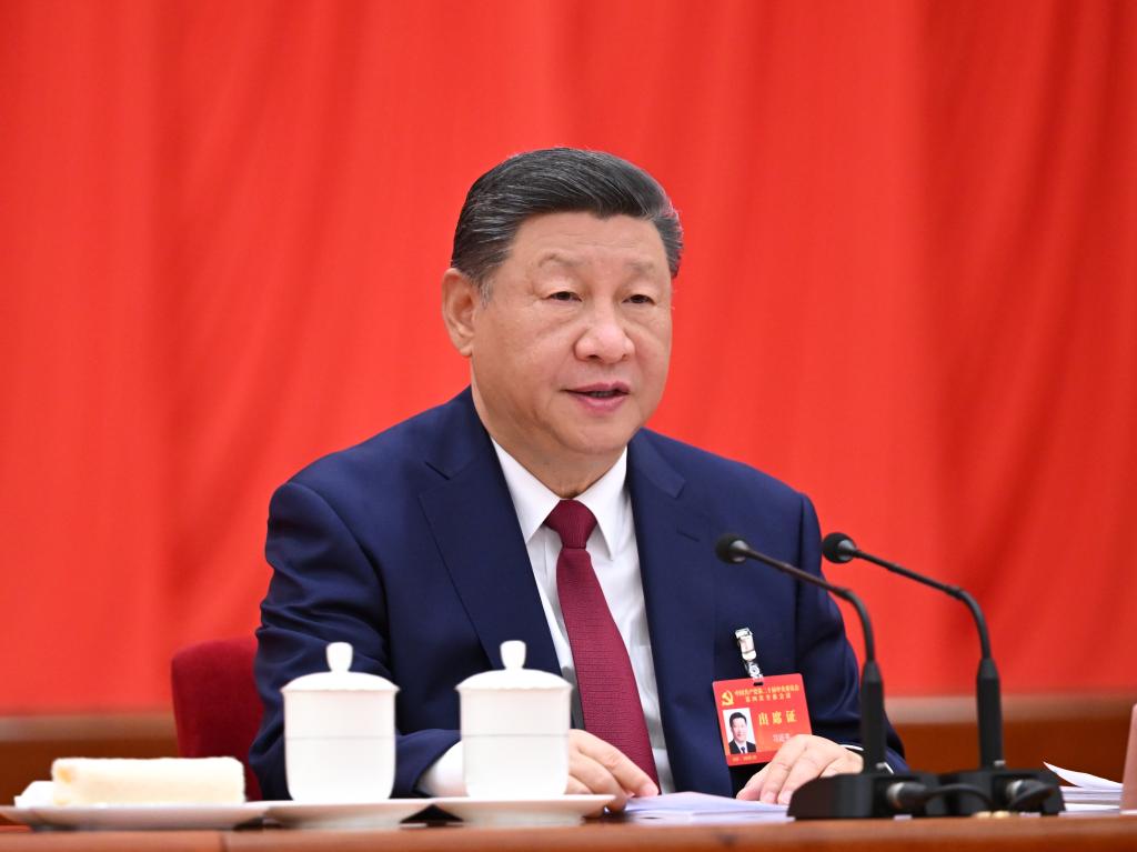Le plénum du PCC s'achève en adoptant des propositions pour le 15e Plan quinquennal de la Chine