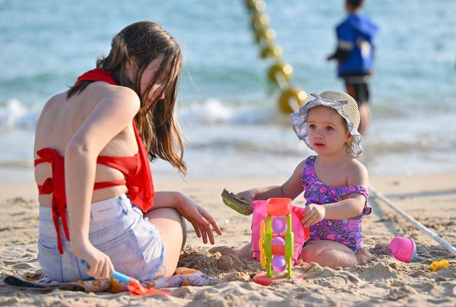 (Multimédia) La province chinoise de Hainan enregistre 100 millions d'arrivées de touristes et une augmentation des dépenses touristiques en 2025