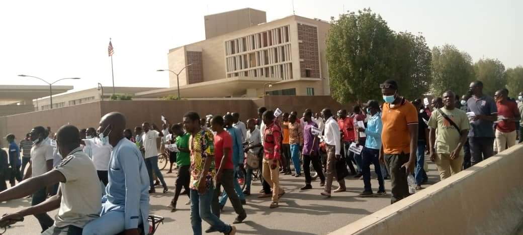 TCHAD : LES DIPLÔMES SANS EMPLOI REÇOIVENT UNE PLUIE DE GAZ LACRYMOGÈNES LORS D'UNE MANIFESTATION 