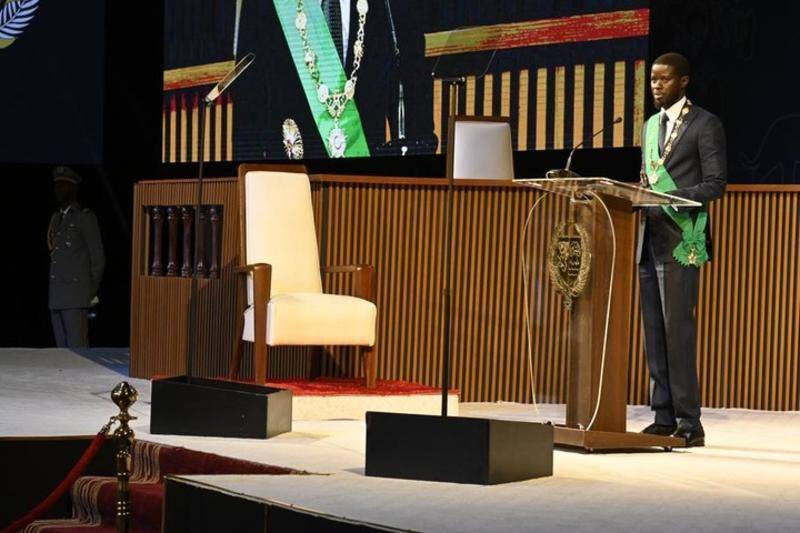 (Multimédia) La fermeture des bases françaises au Sénégal marque une étape militaire décisive dans la renégociation des accords de défense avec Paris (président sénégalais)