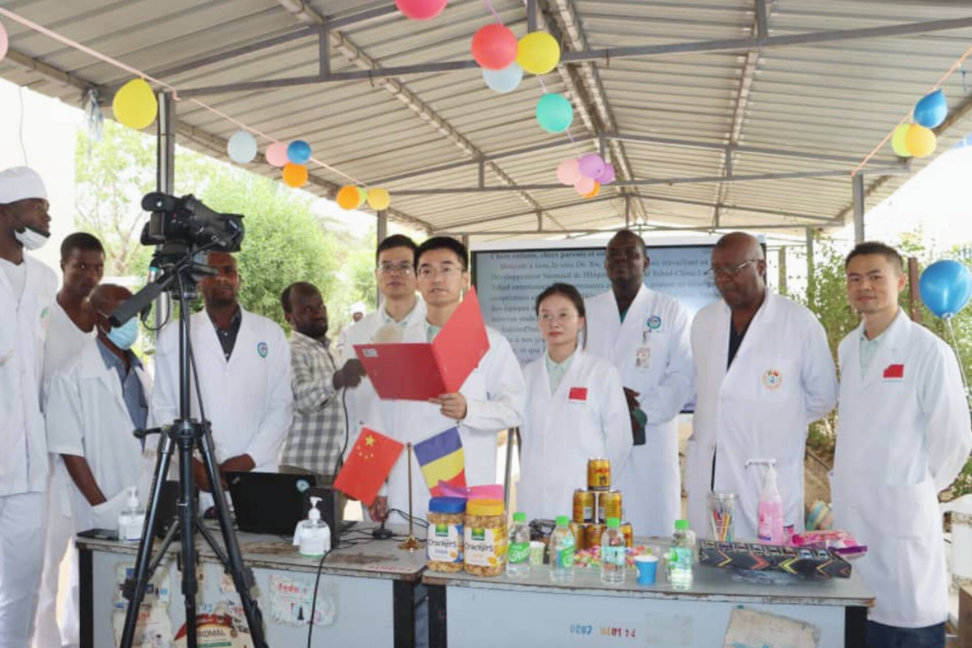 L'hôpital Tchad-Chine fait un don en jouets et kits alimentaires aux patients de la pédiatrie